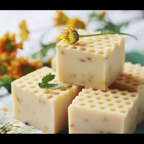 Silky Honey Cleansing Soap - Picture 1 of 5